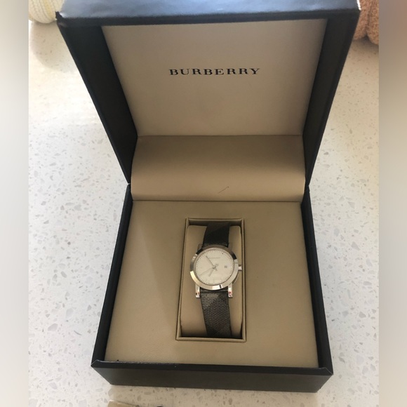 Burberry women’s silver classic checker gray plaid print watch - Picture 2 of 10